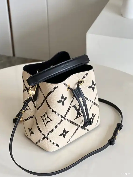 BB LOUIS VUITTON NÉONOÉ 0606